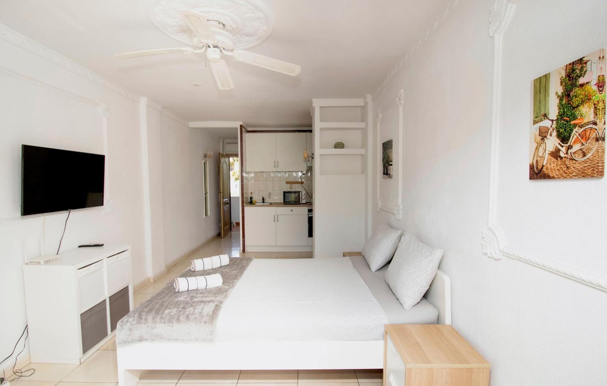 Apartament In Calypso,calahonda 200 Metres From The *