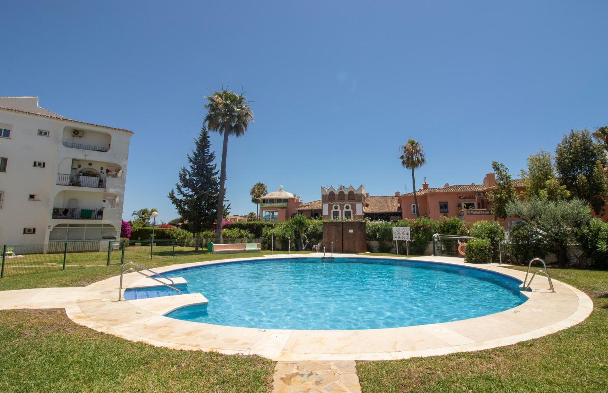 Apartment In Calypso,calahonda 200 Metres From The Sitio de Calahonda